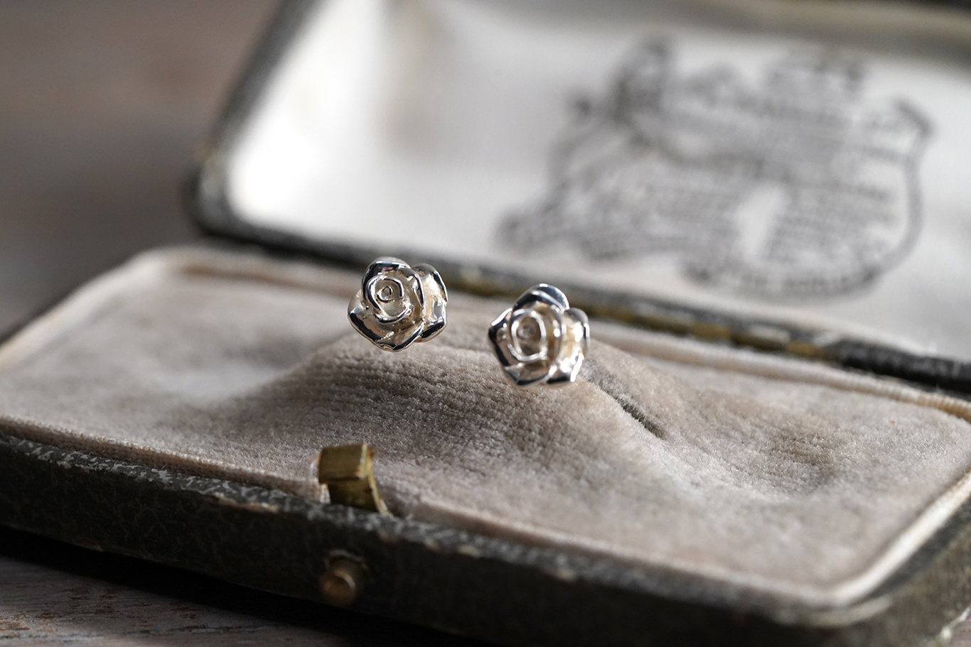 E183 (中) $250 (220) 2