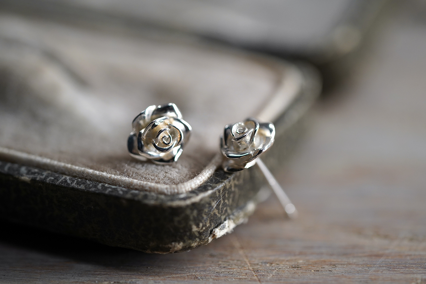 E183 (中) $250 (220) 3