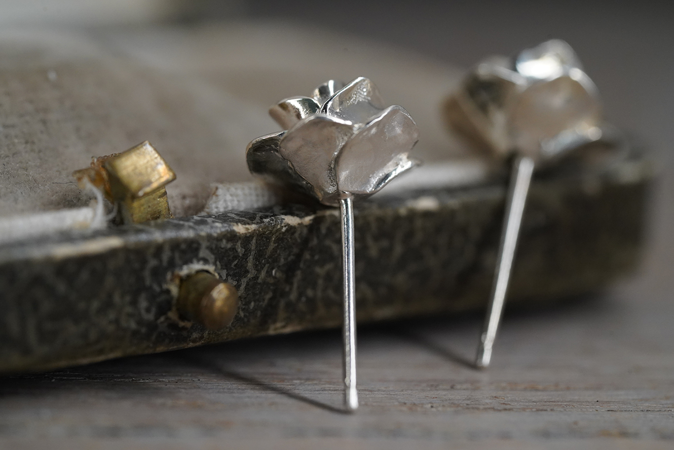 E195 (大) $270 (240) 3