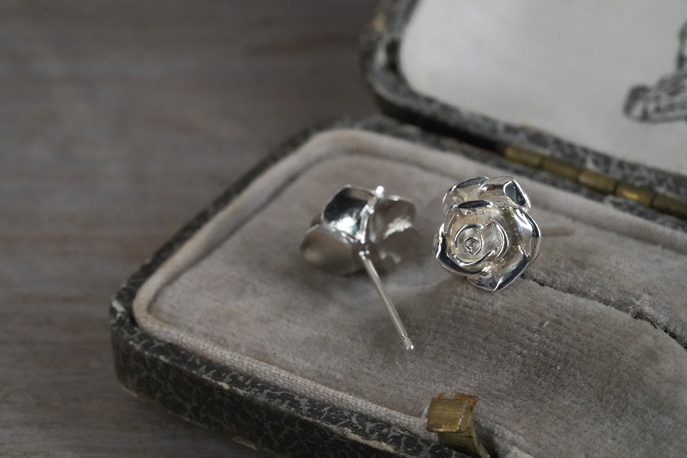 E195 (大) $270 (240) 4